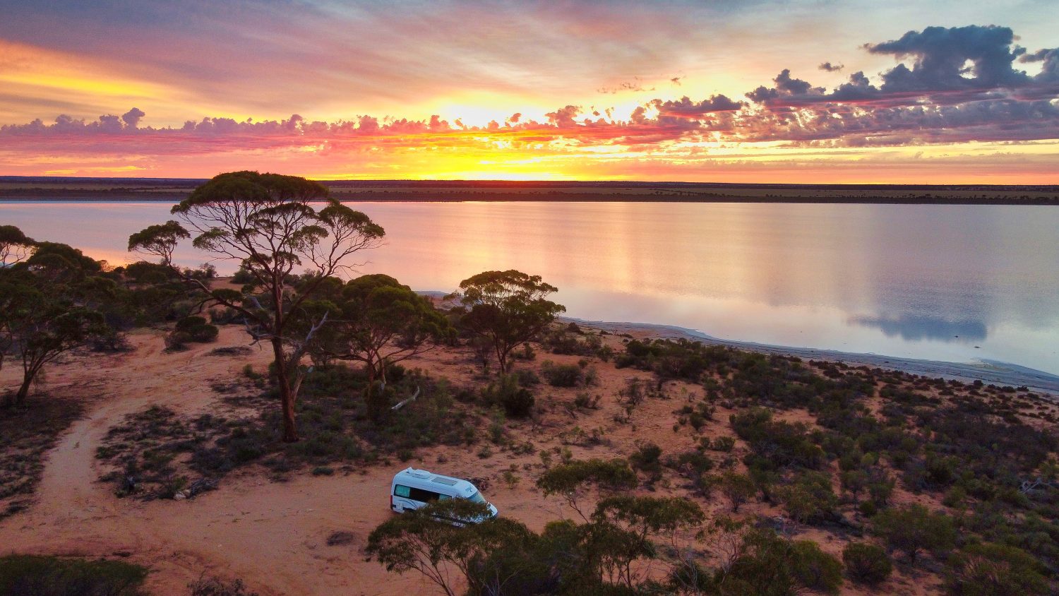 maui-australien-westen-Lake_Koorkoordine